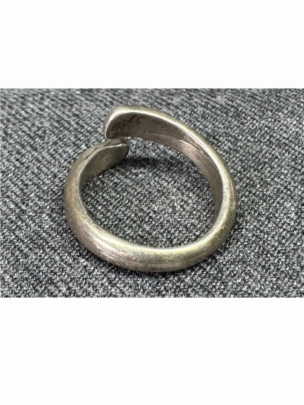 Vintage Navajo Sterling Silver Ted Coral Inlay Bypass Snake Ring - Picture 3 of 8